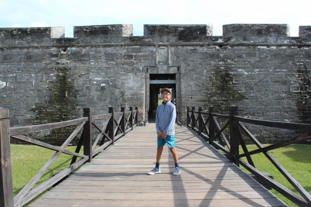 Los Niños Pueden Visitar la Costa Histórica de Florida sin Salir de Casa