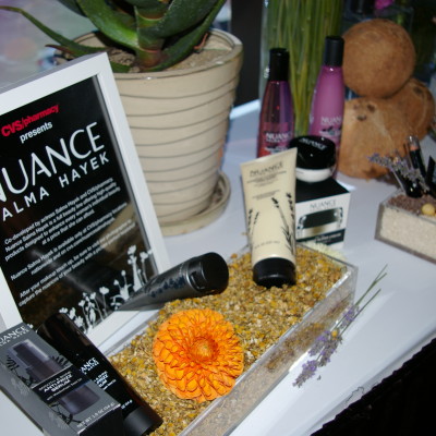 Nuance Salma Hayek, Exclusivamente en CVS