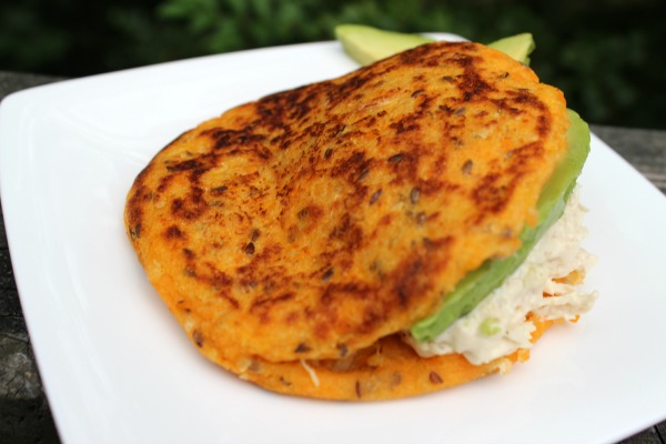 Arepa Fit de batata dulce, coco y linaza - Mamá Contemporánea