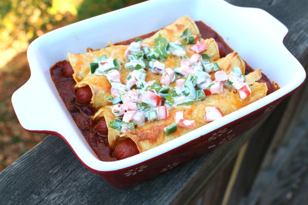 Flautas de salchicha con frijoles y pico de gallo con mayonesa 