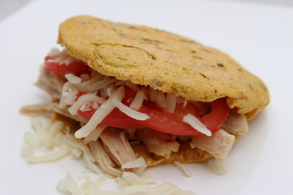 Arepa Fit de Aji Dulce, Ajo Porro y Semillas de Girasol | Mamá Contemporánea