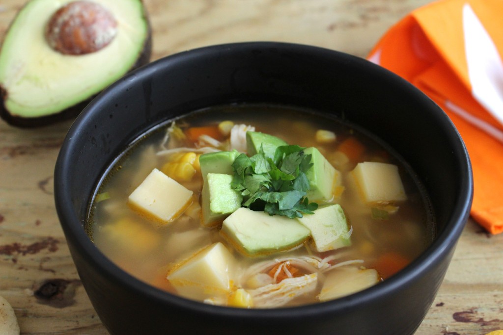Sopa de Arepa y Aguacate | Mamá Contemporánea