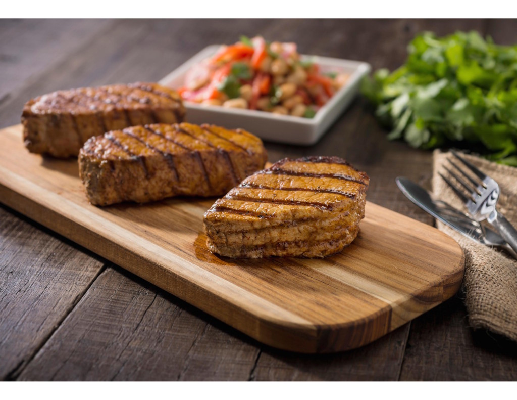 Chuletas Salpicadas con Adobo de Ají Panca de Doreen Colondres