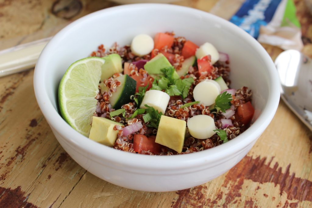 Plato de Quinoa con Tomate, Aguacate y Queso