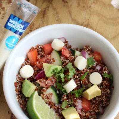 Plato de Quinoa con Tomate, Aguacate y Queso