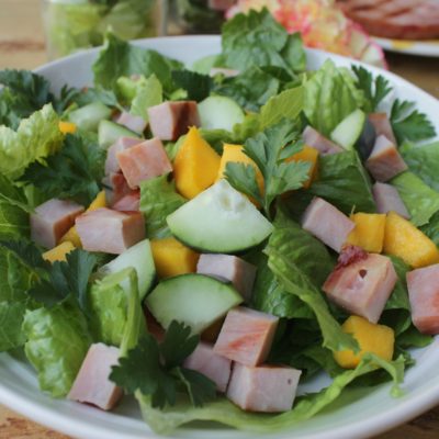 Ensalada Tropical con Jamón a la Parrilla