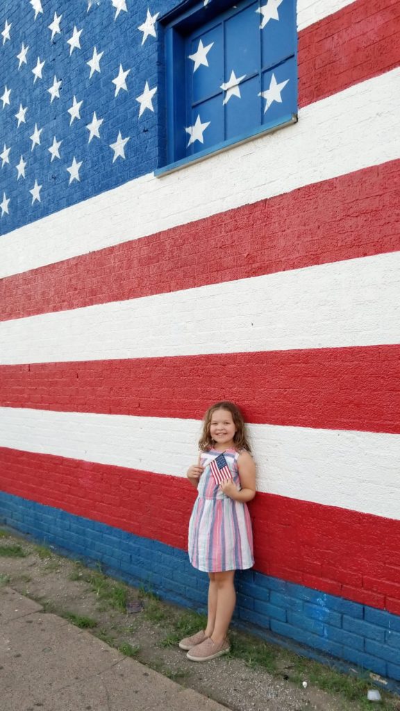 Donde Tomar Fotos Patrióticas con la Bandera de Estados Unidos en Dallas | Mamá Contemporánea