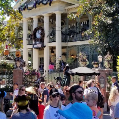 Celebra Halloween en Disneyland