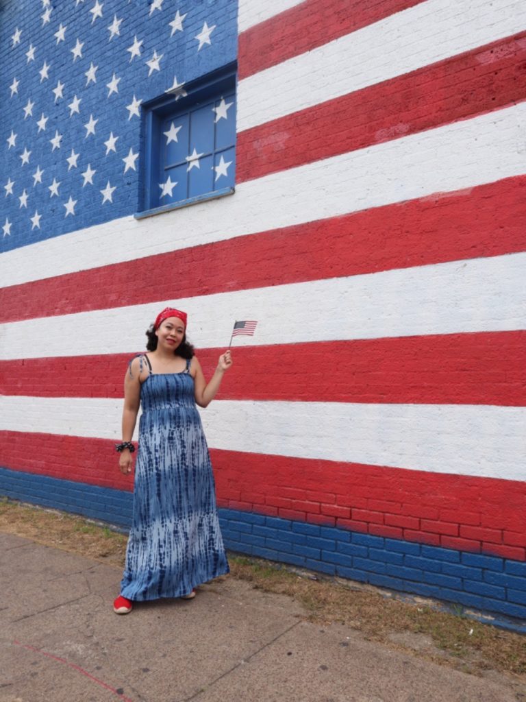 donde tomar fotos,dallas,los mejores sitios,4 de julio,bandera americana,ciudadania americana,estrellas y rayas,rojo,azul y blanco,Texas,TX,DFW,norte,lugares,murales,sitios,ver,varios,lista,fotografia,publico,Deep Ellum,West Village,Design District,Downtown Dallas