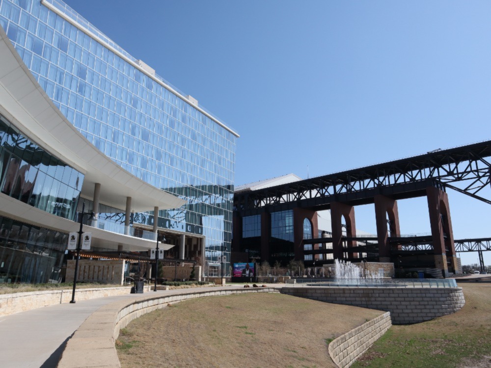 Loews by Live en Arlington Entertaiment District